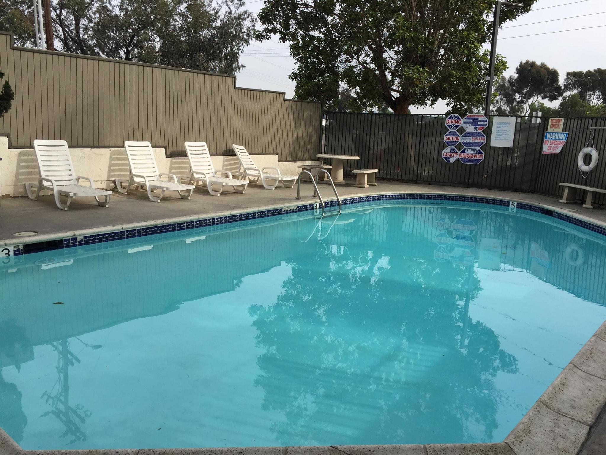 Super 8 by Wyndham National City Chula Vista 16/24