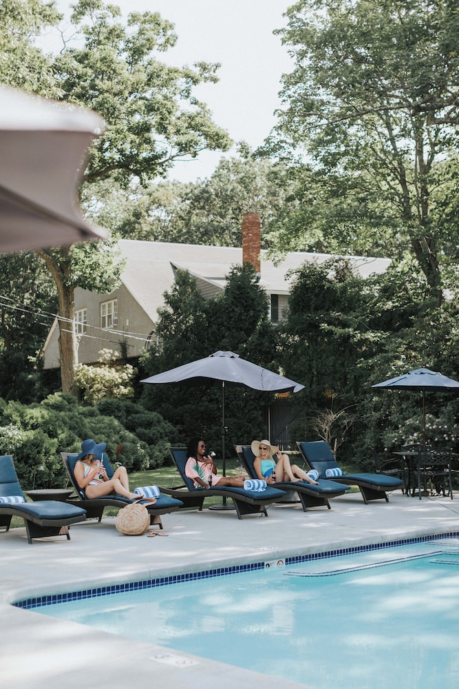 Cape Arundel Inn & Resort 38/49