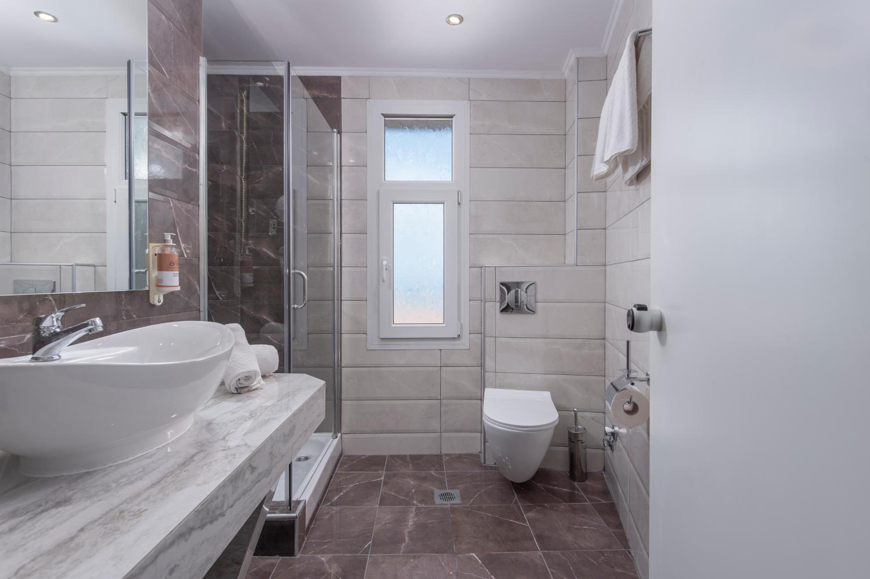 غرفة قياسية ثلاثية، Alia Palace - Adults Only 8/9