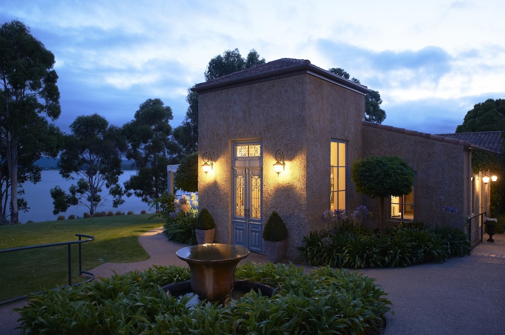 VILLA HOWDEN 2/69