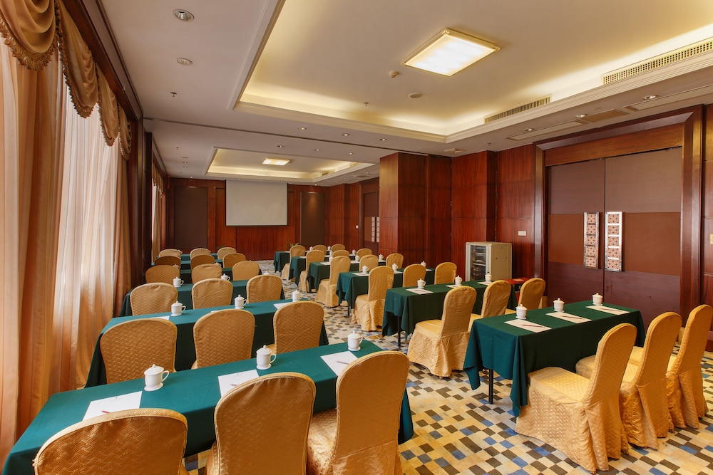 GRAND ROYAL HOTEL 23/24