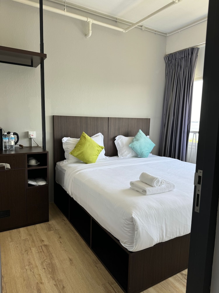2 BEDROOMS, DELUXE, DOUBLE OR TWIN BED