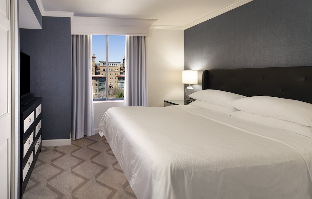 1 BEDROOM, SUITE