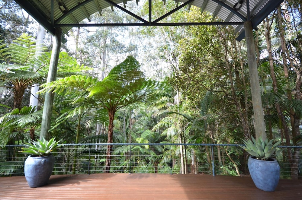 PETHERS RAINFOREST RETREAT 46/50
