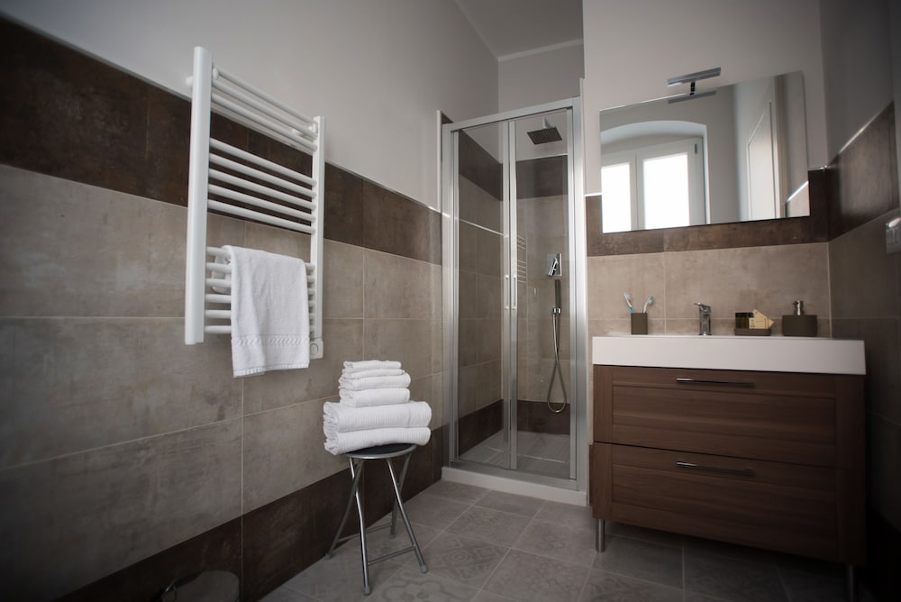 6thLand Rent Rooms La Spezia 46/50