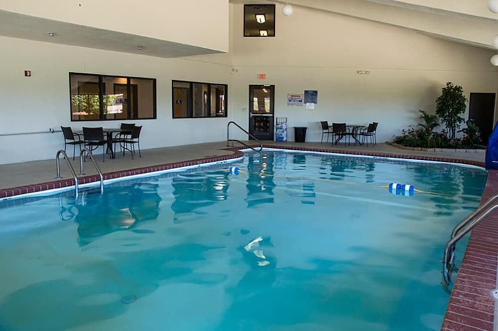 Greenstay Hotel and Suites St James 32/62