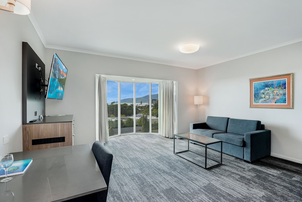 CAIRNS SHERIDAN HOTEL 33/45