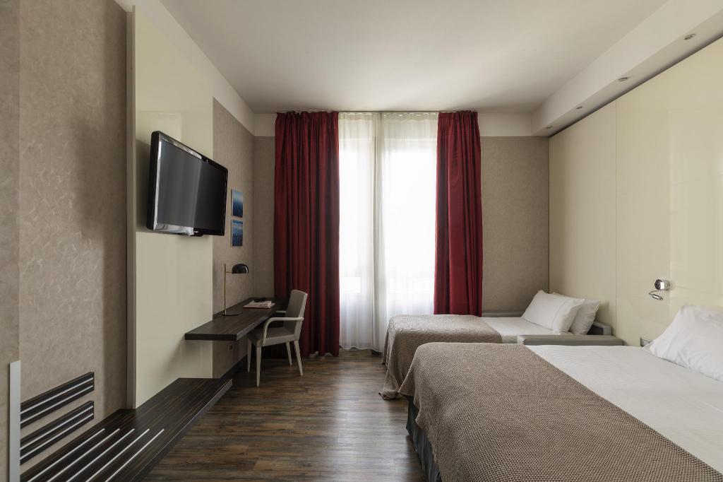 Room, Triple, Queen Bed, Sofa