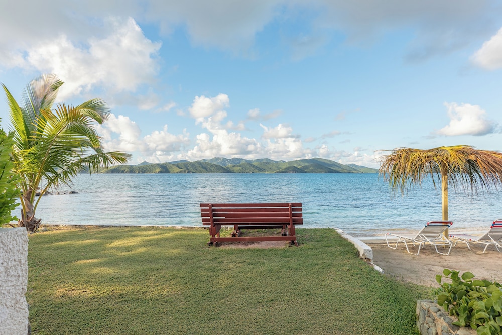 Fort Recovery Beachfront Villa & Suites Hotel 44/49