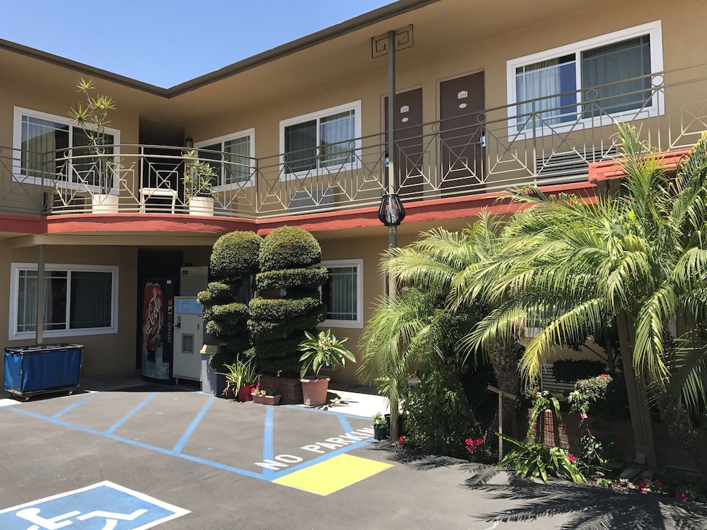 Fullerton Lodge 23/33
