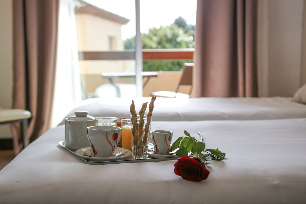 Inter Hotel Le Floreal 38/66
