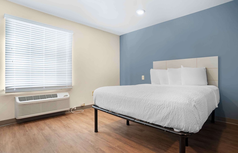 STUDIO, QUEEN BED