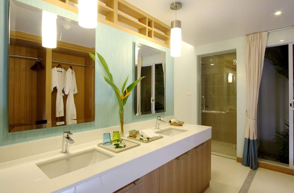 Apsara Beachfront Resort and Villa 125/126