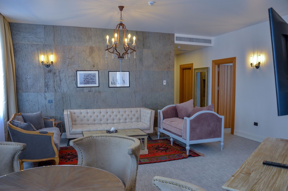 Shirvanshah Hotel 52/70