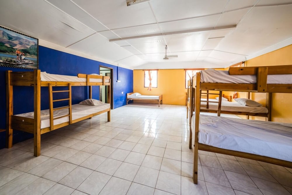 Ratu Kini Backpackers & Dive Resort 32/67