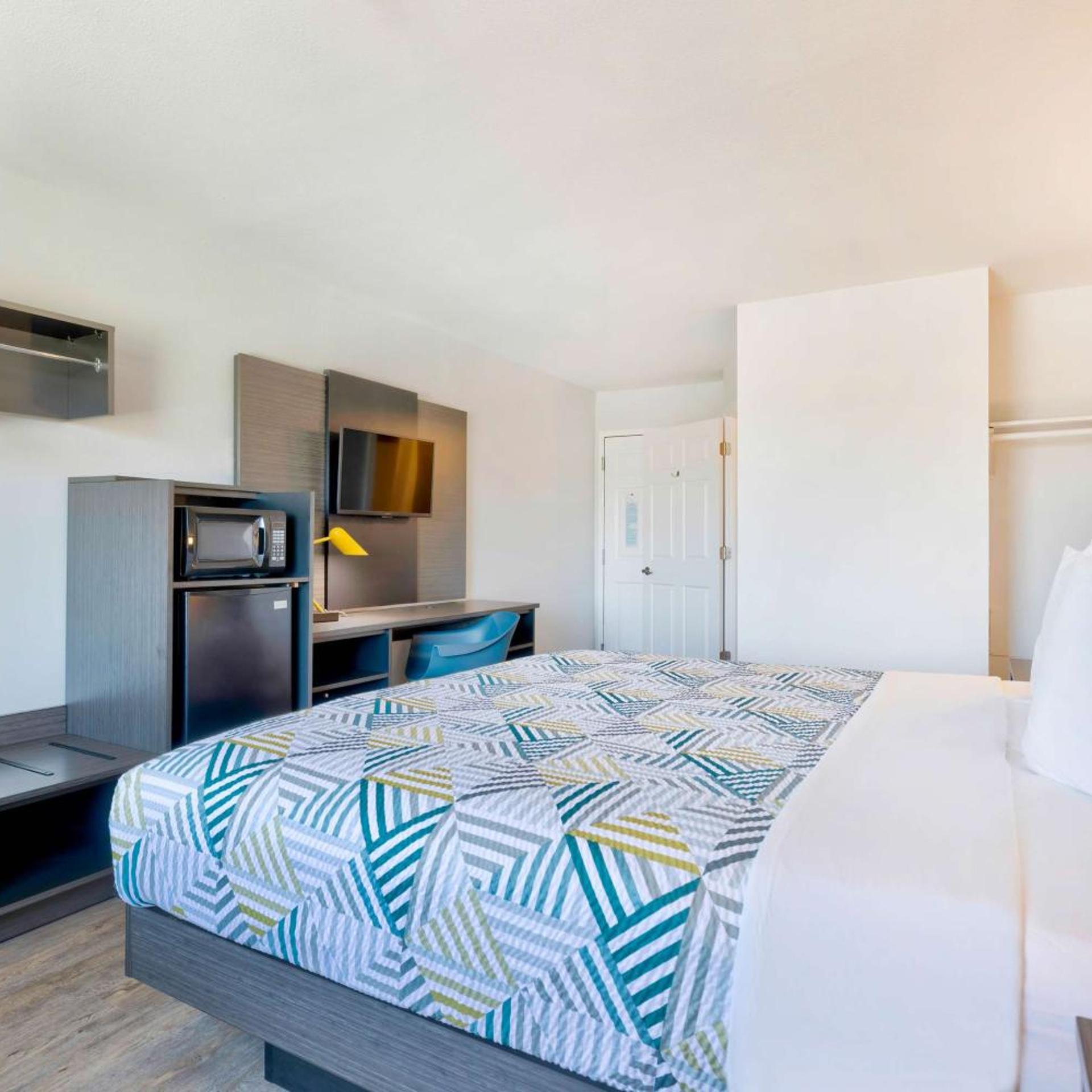 1 King Bed - Mobil Access Tub Nsmk Micfridg، Motel6 Norman, OK 9/10