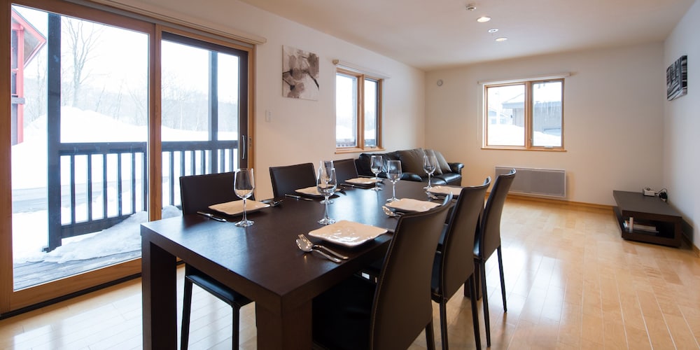 Country Resort Niseko (ex The Chalets at Country Resort) 52/77