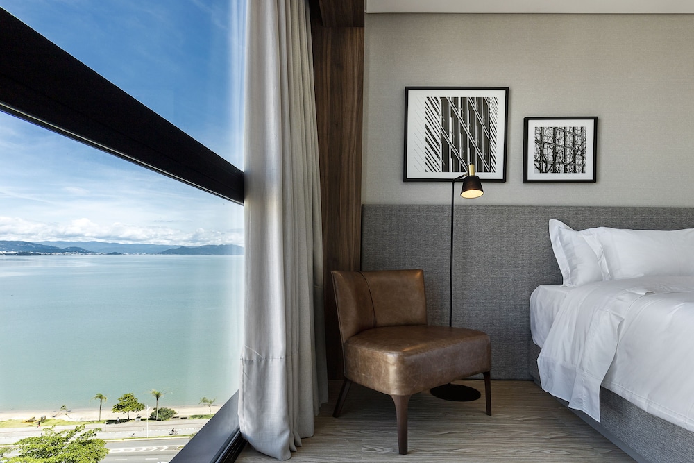Superior, Twin Beds, Side Sea View، LK Design Hotel Florianopolis 5/9