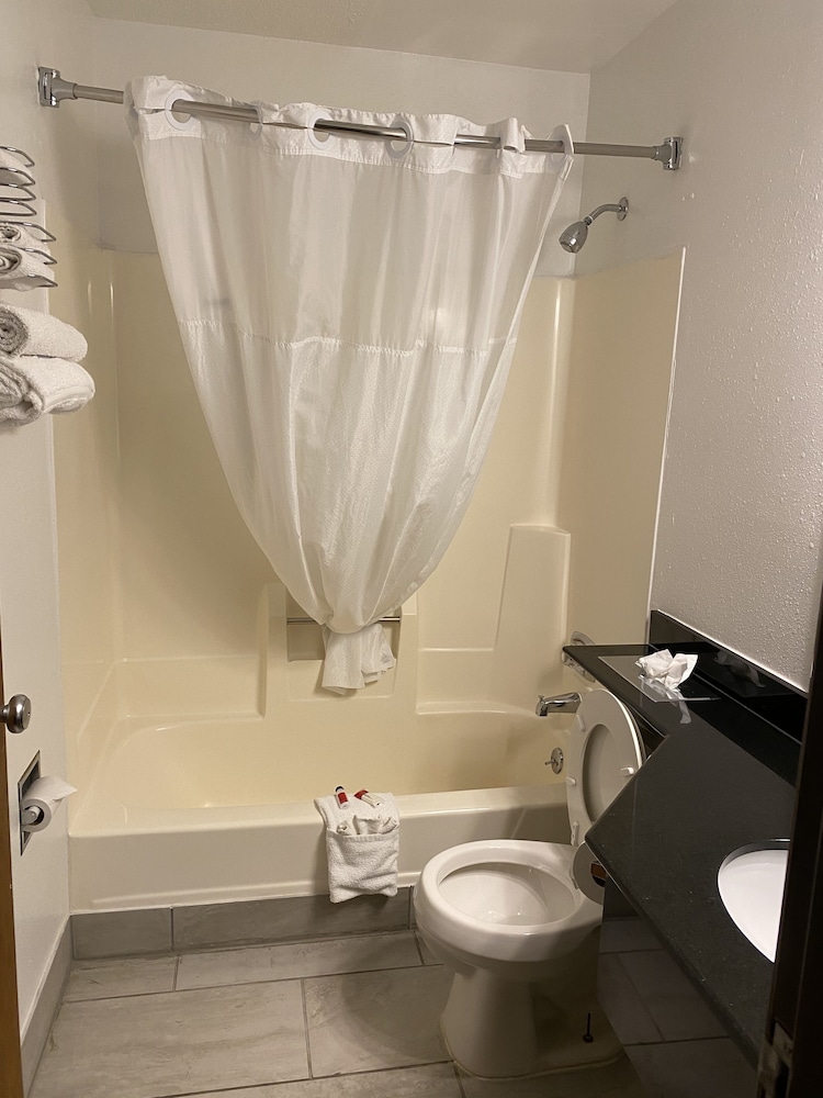 Travelodge by Wyndham La Porte/Michigan City Area 17/50