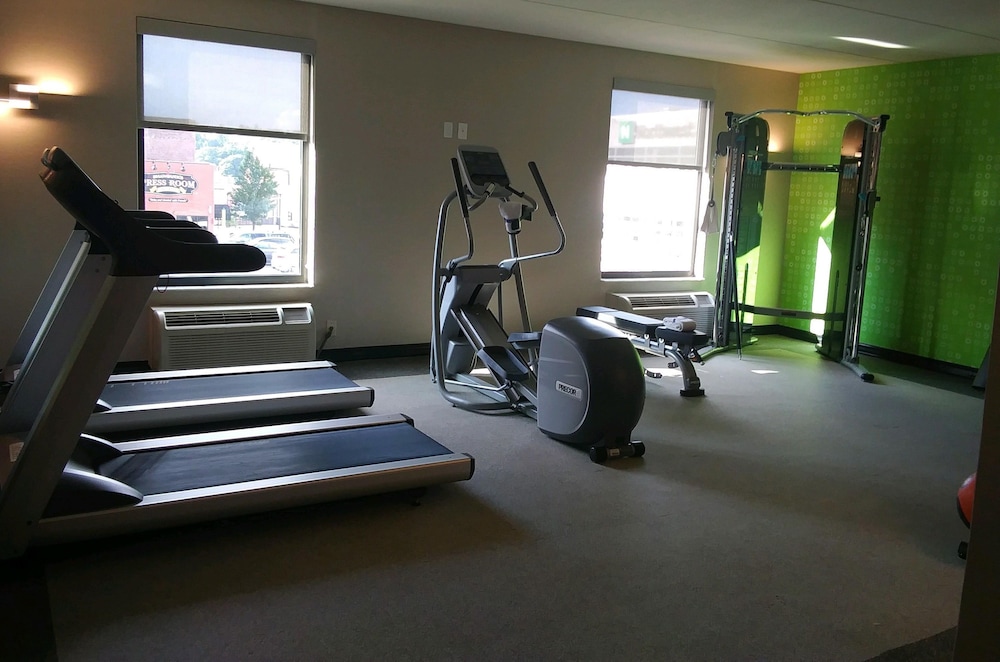 La Quinta Inn and Suites by Wyndham Jamestown 27/46