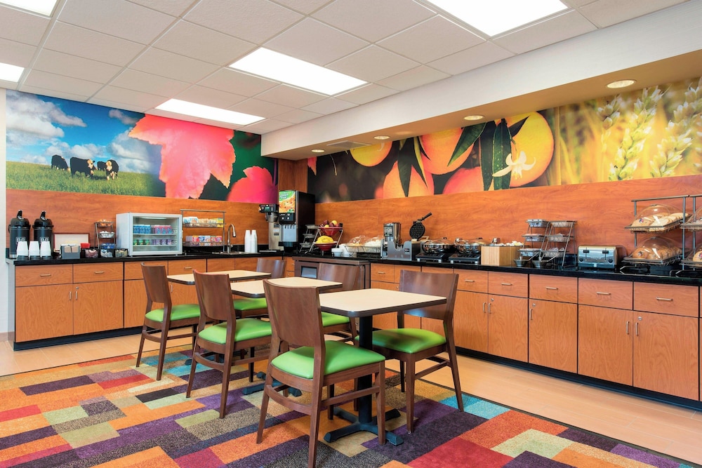 Spark by Hilton Bloomington 22/43