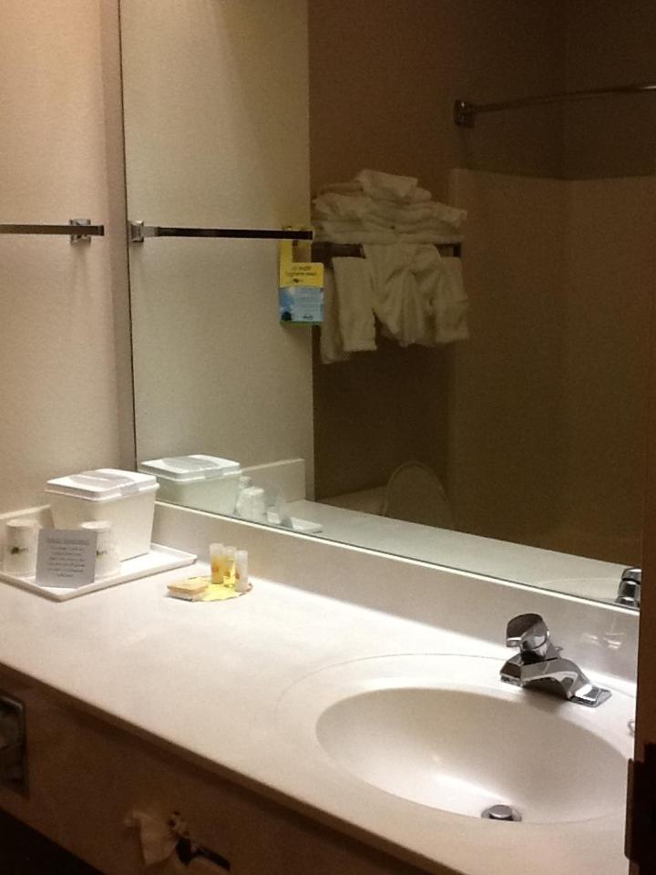 جناح استوديو بسرير كينج، Days Inn & Suites by Wyndham Louisville SW 9/9