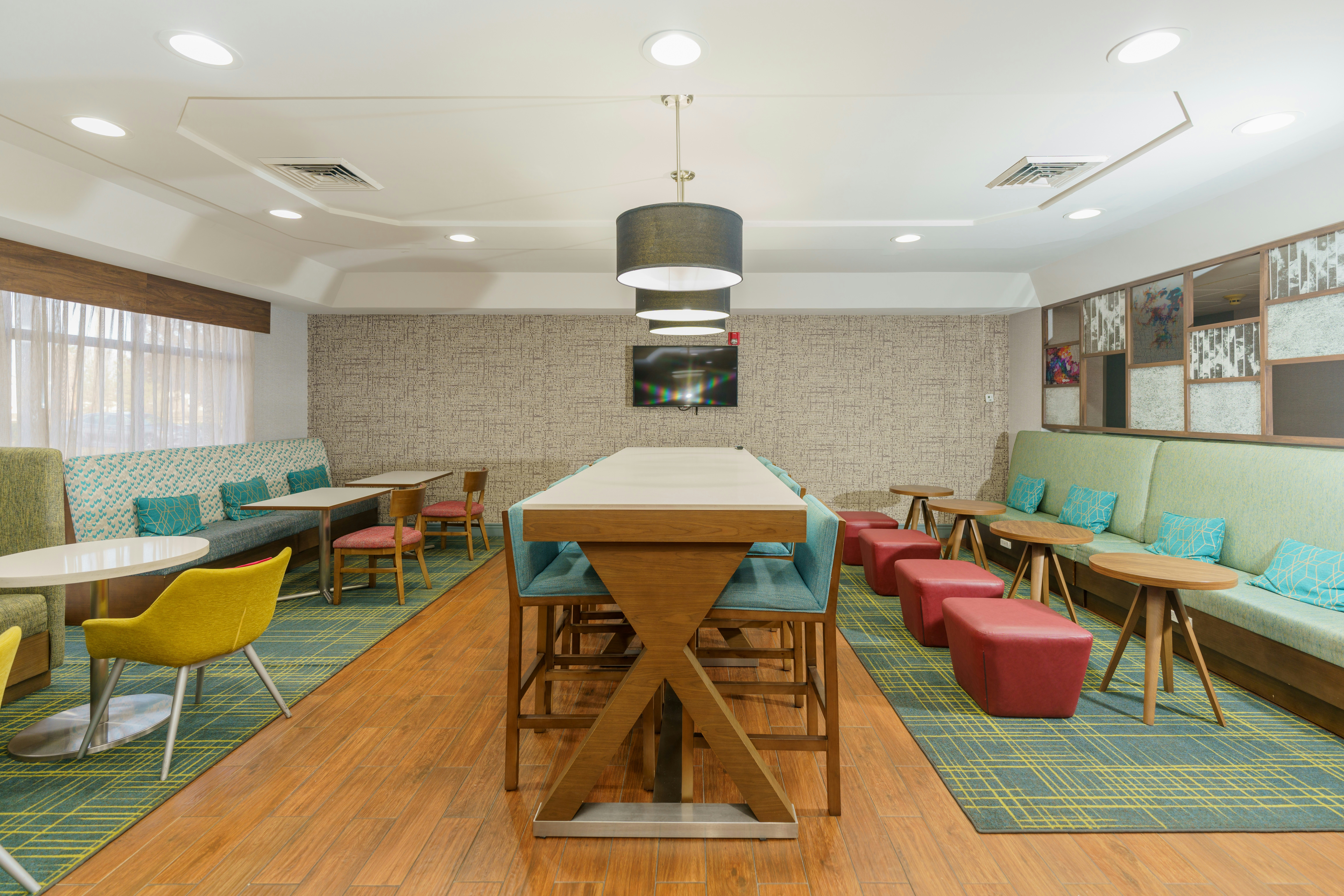 Hampton Inn Hutchinson 24/40