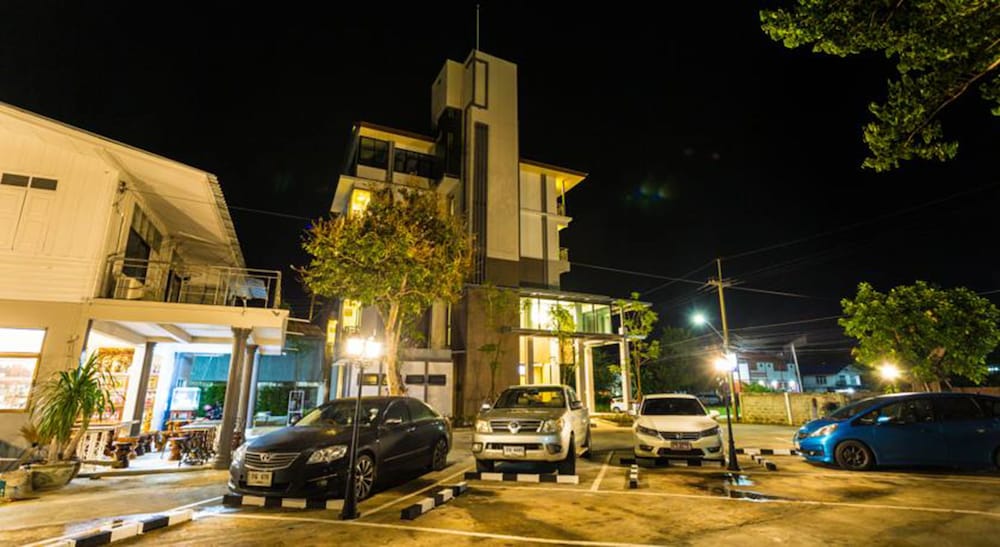 Qoo Hotel 62/64
