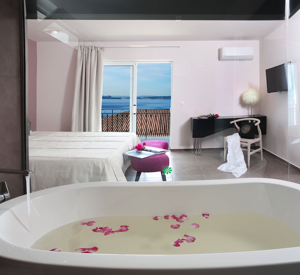 Pantokrator Hotel 44/50