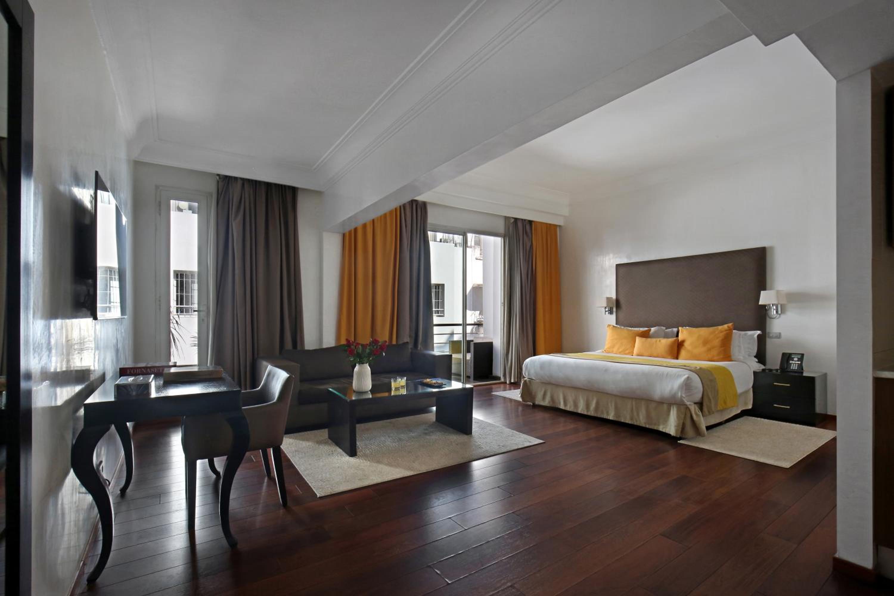 Senior, Suite, King Bed
