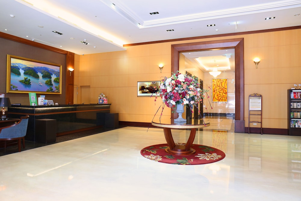 Tainan Fushin Hotel 8/64
