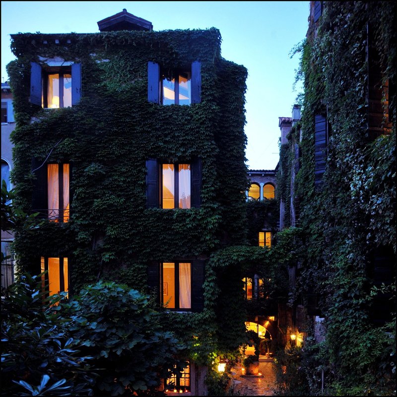 Flora Hotel 3/7