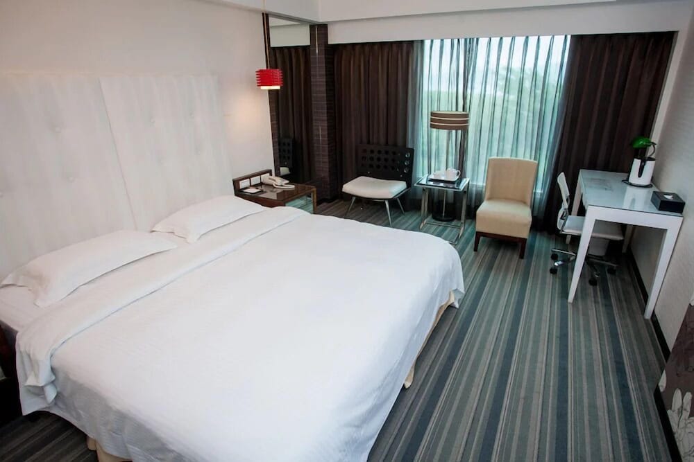 See S Revert Hotel 23/53