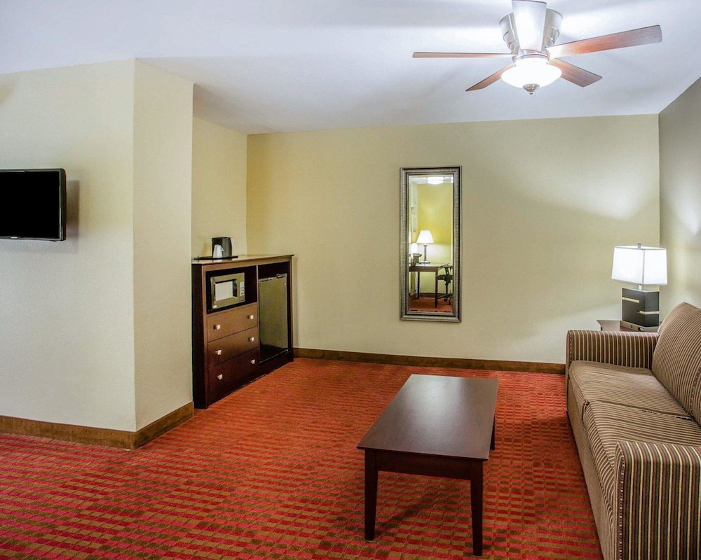 Quality Suites Nashville Airport 32/50