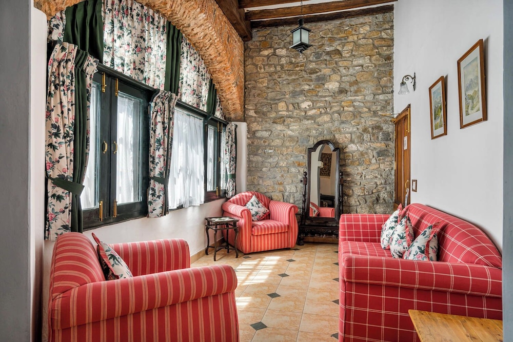 Rokeby Manor 26/50