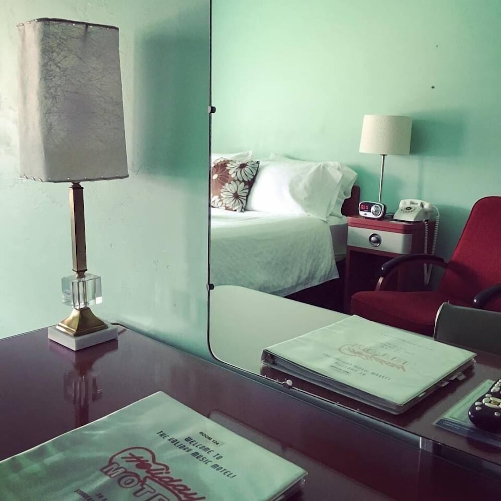 Holiday Music Motel 37/64