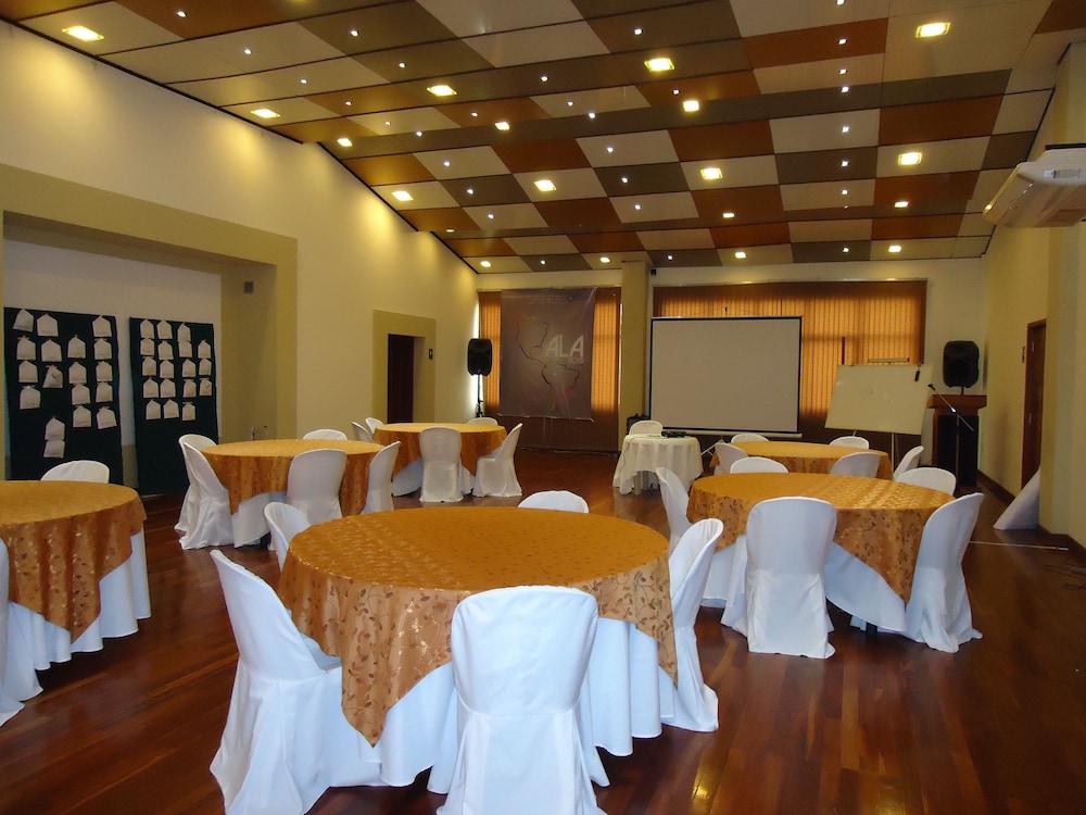 GRAN HOTEL TOLOMA 61/68