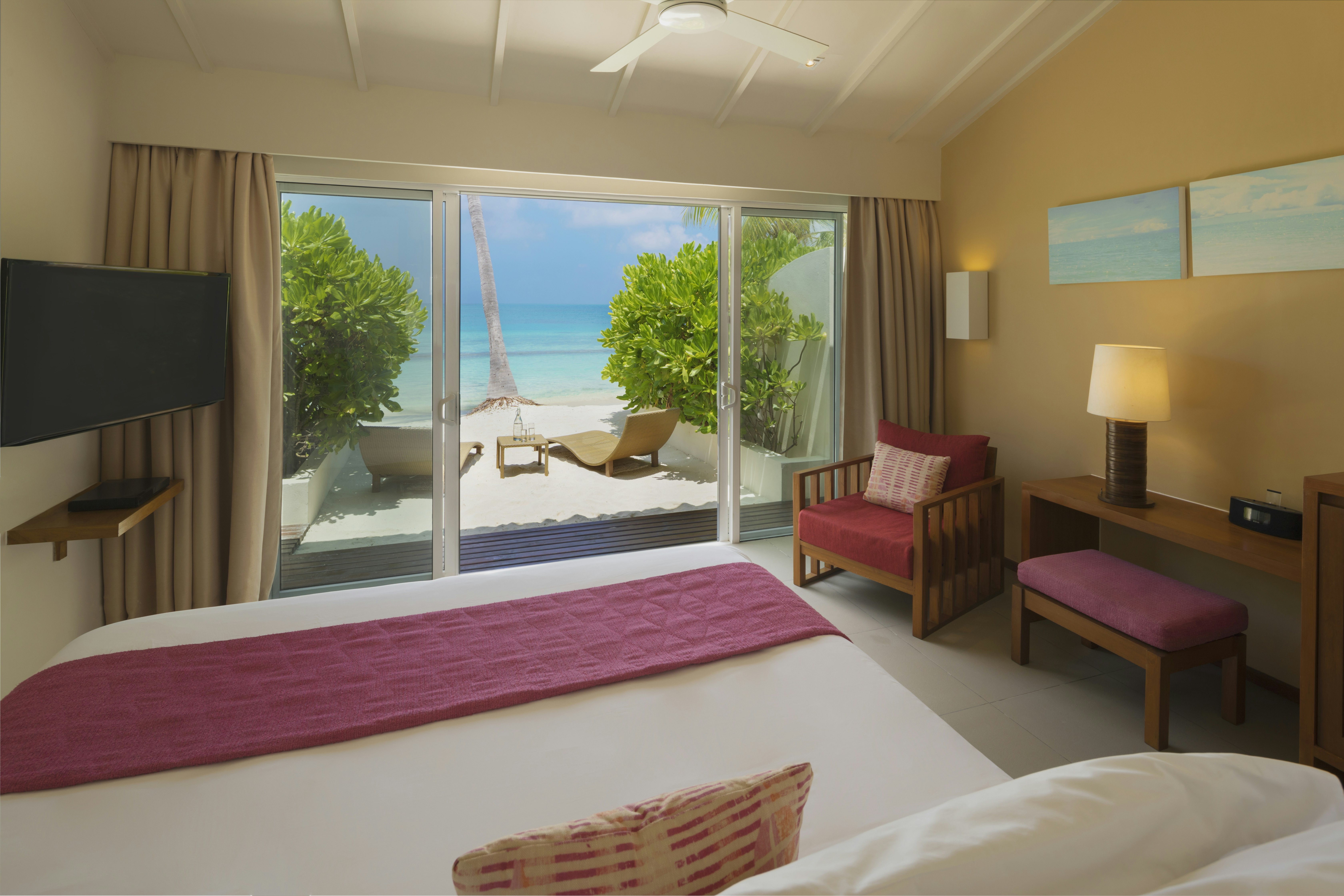 Beach Villa, King Bed, Lagoon View