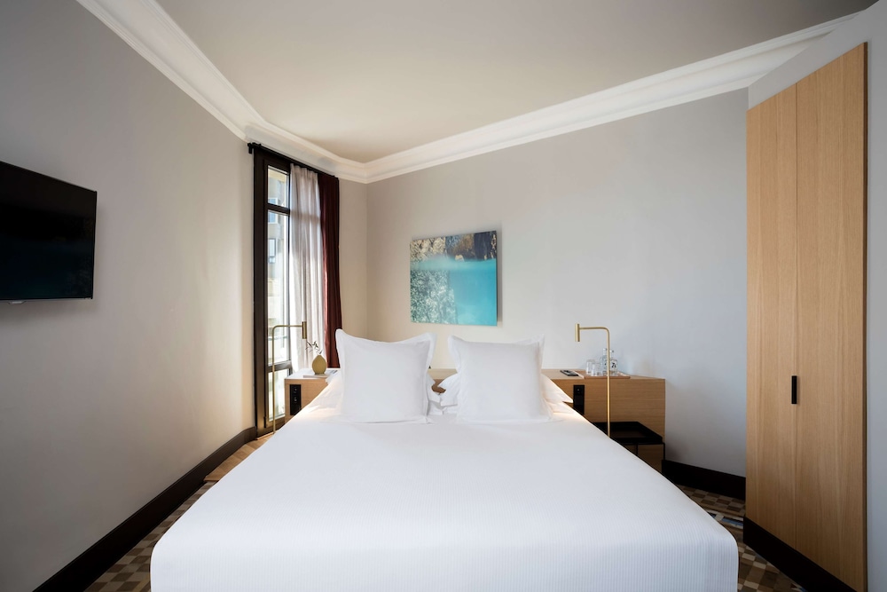 Alexandra Barcelona Hotel Curio Collection By Hilton 23/90