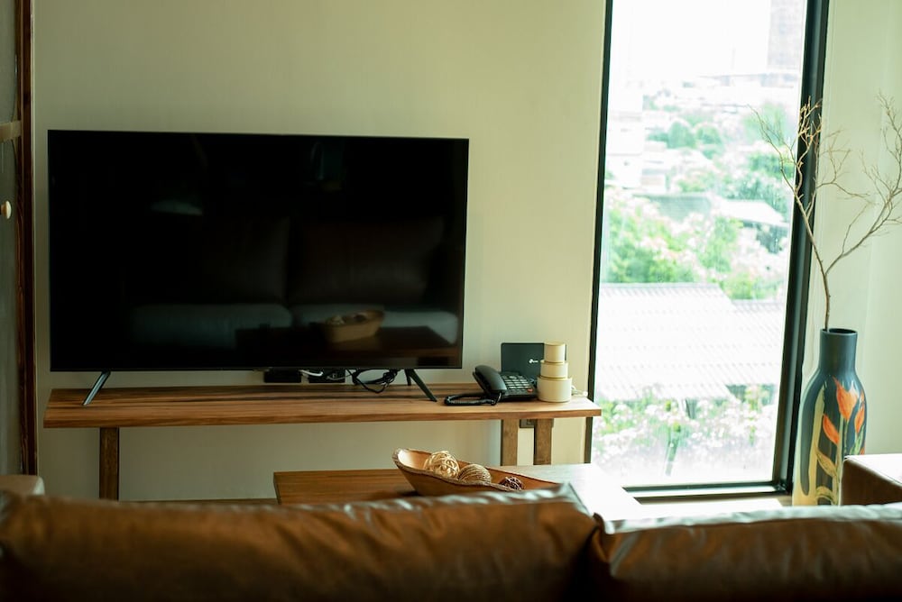 Karaarom Hotel 8/50