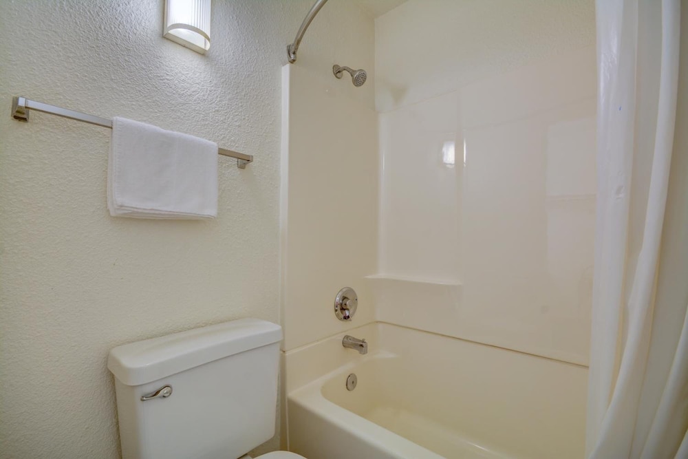 Motel6 Everett, WA - South 37/39