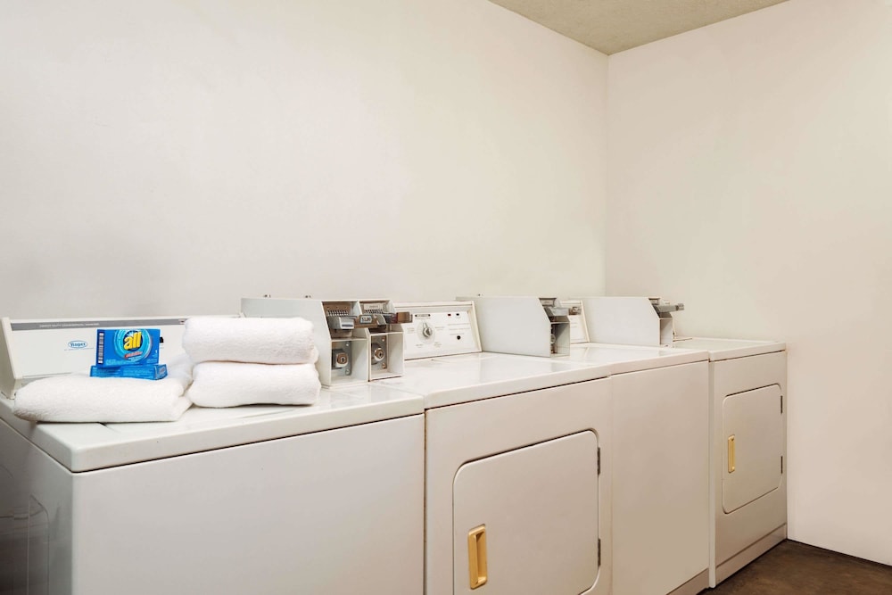 Ramada by Wyndham San Antonio Near SeaWorld/Lackland AFB 15/63