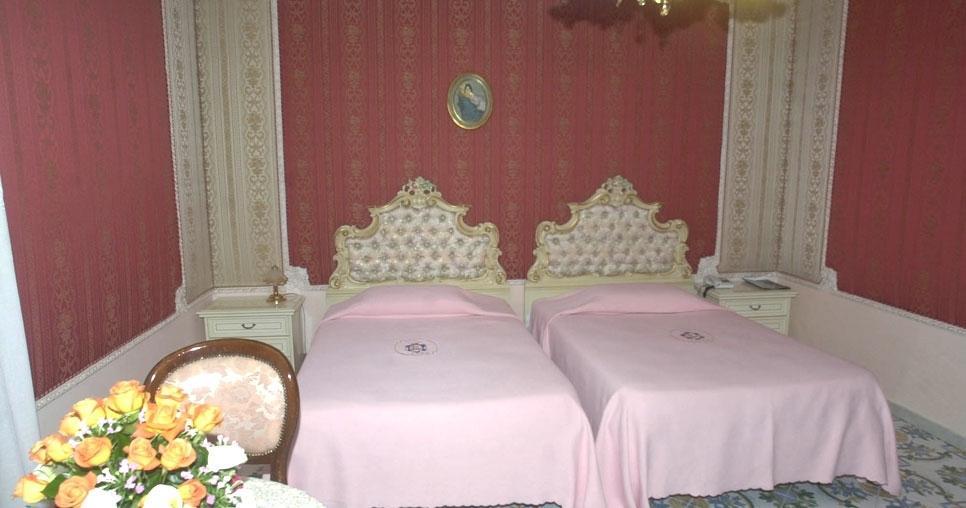 Grand Hotel La Sonrisa 10/19
