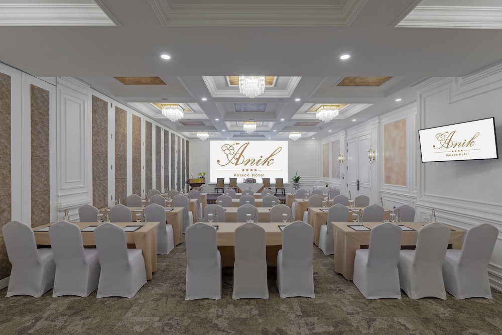 Anik Palace 38/47