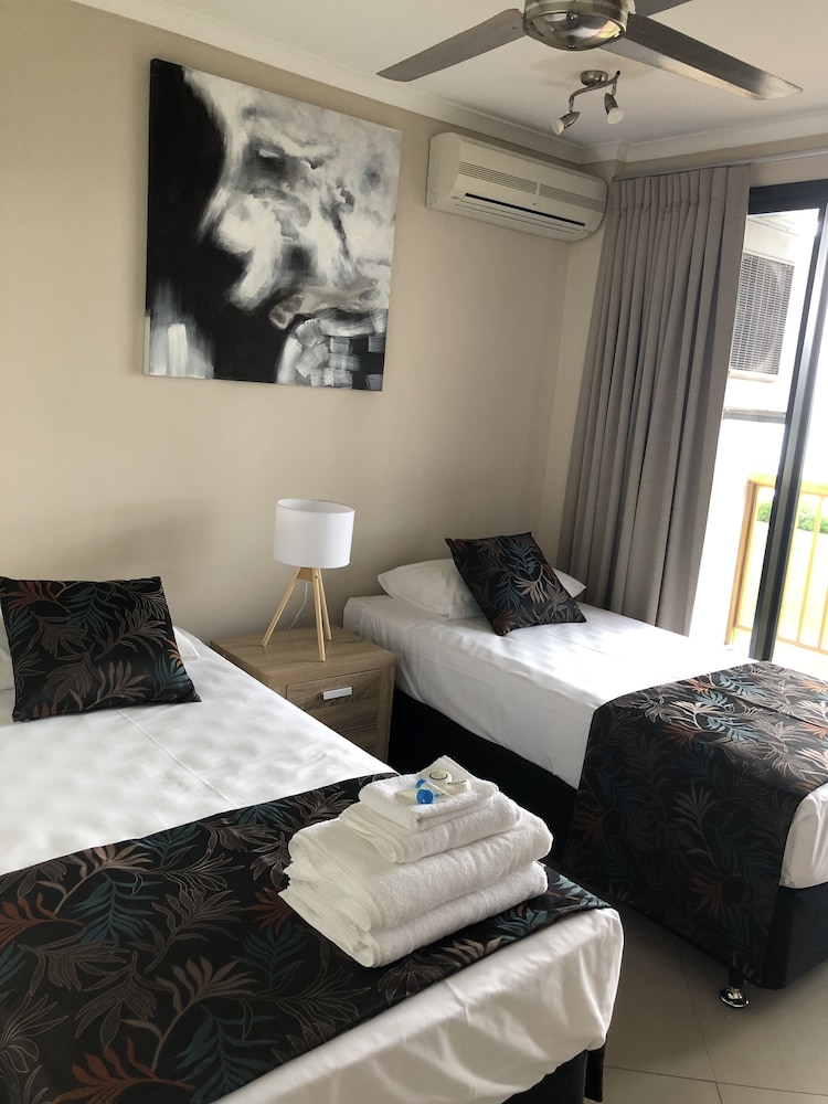 Coral Towers Holiday Suites 23/69