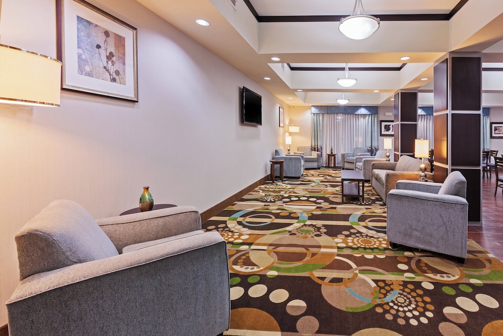 Holiday Inn Express Hotel And Suites Cleveland 32/55