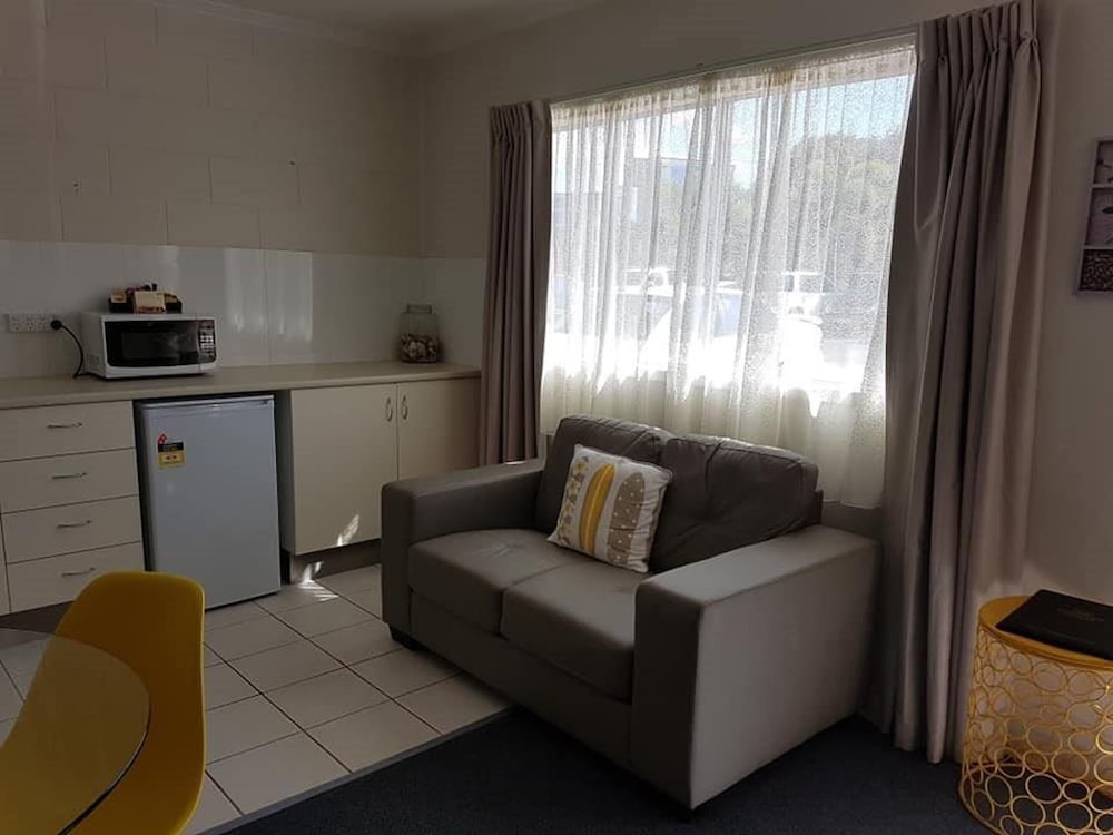 TOP SPOT MOTEL 42/70