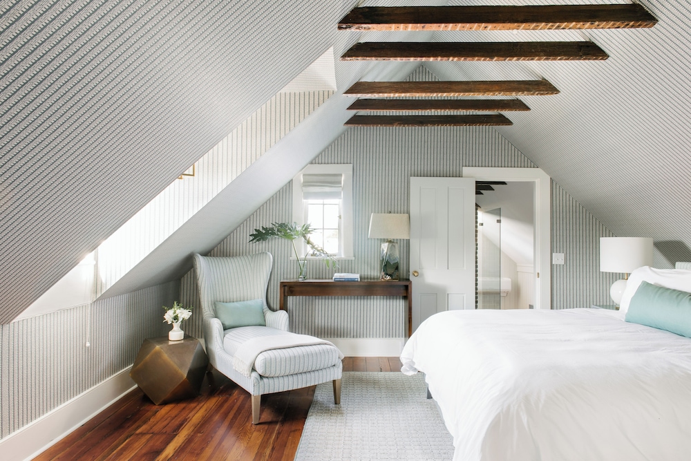 LOFT, DELUXE, KING BED