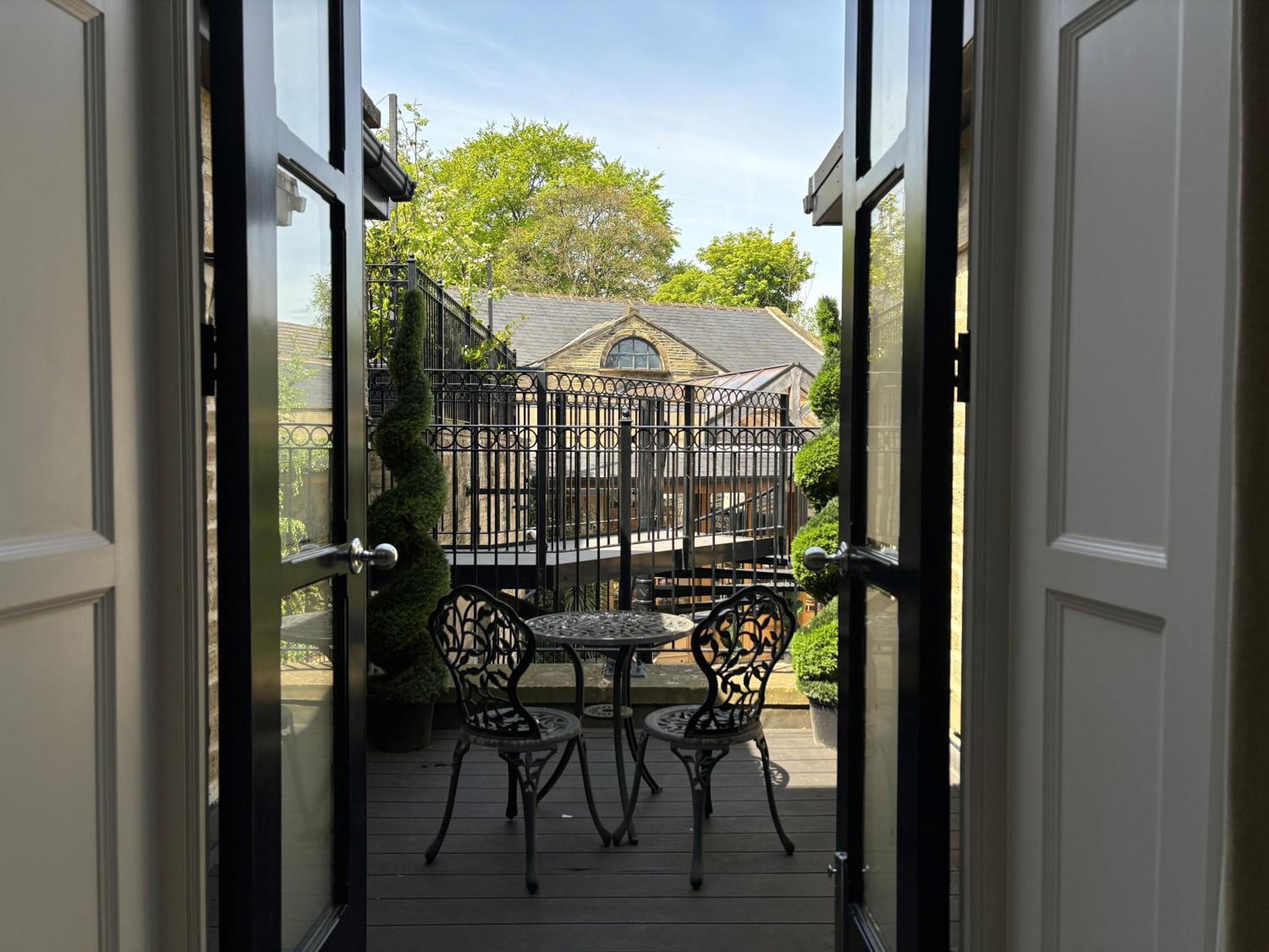 Manor House Lindley 30/31