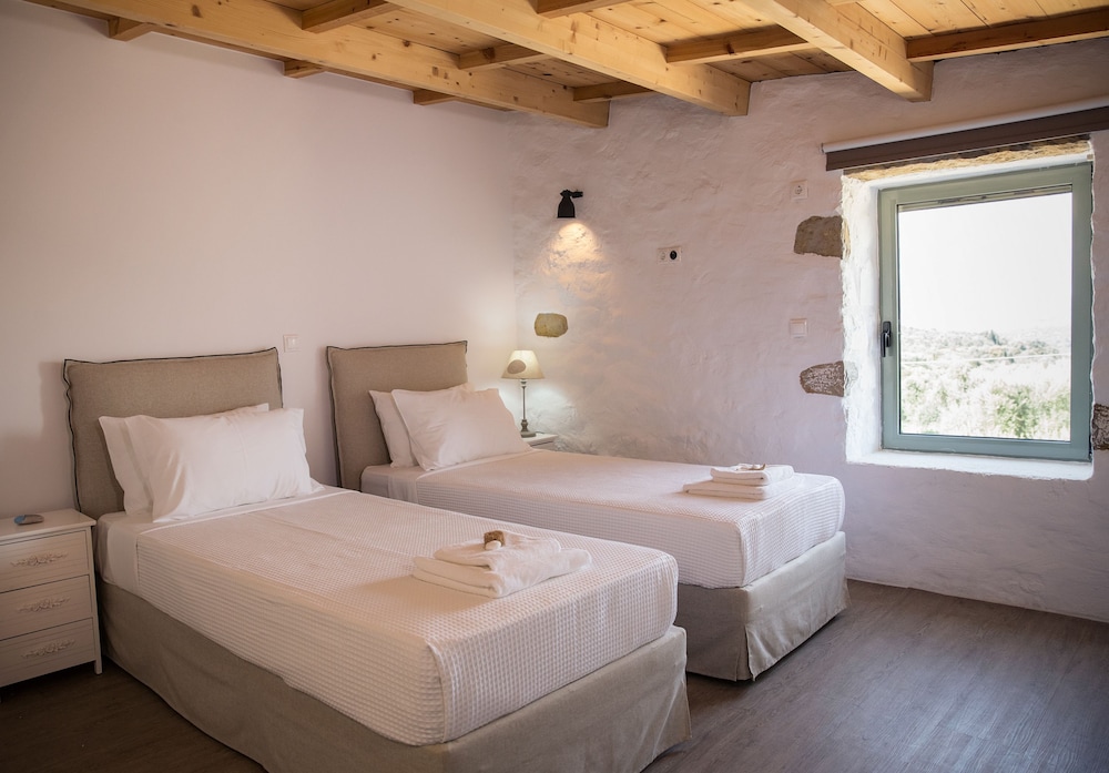 Villa, 2 Double and Twin Beds, Garden View